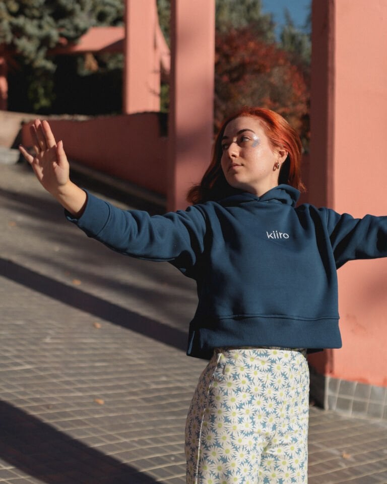 KIIRO CROP HOODIE / INDIGO