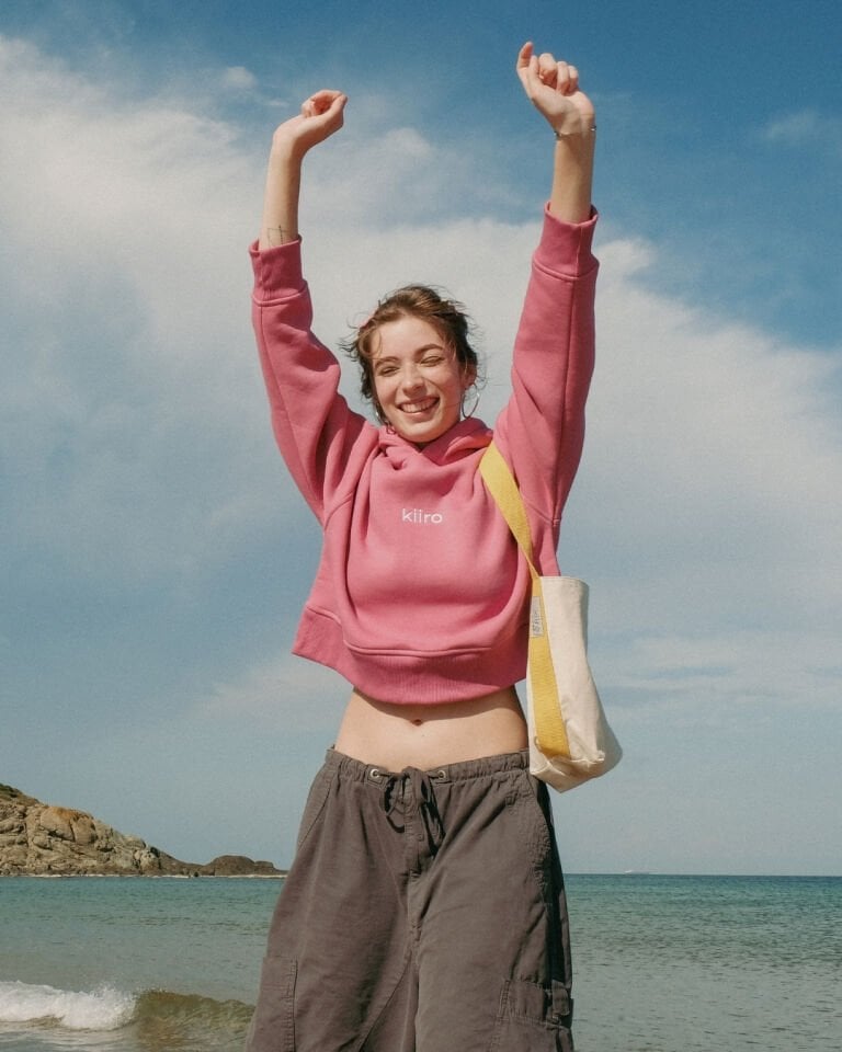KIIRO CROP HOODIE / PEMBE
